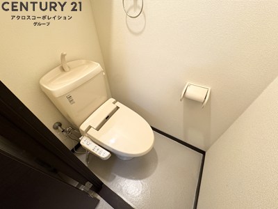 トイレ　温水洗浄便座付きのトイレです♪