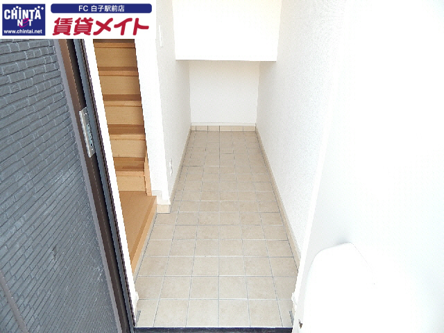 玄関　同タイプの部屋写真です。