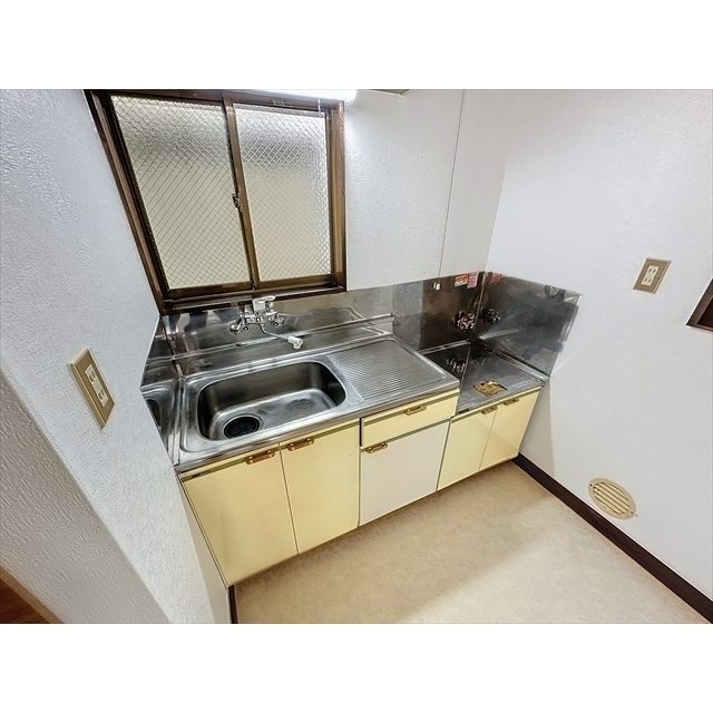 キッチン　調理スペースの確保されたキッチンです