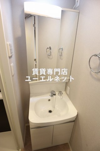 洗面設備　清潔感ある独立洗面台で毎日気持ちよく♪