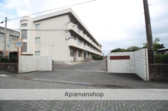 小学校　横須賀小学校（小学校）まで497m