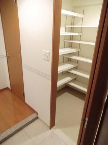収納　広々シューズインクローク