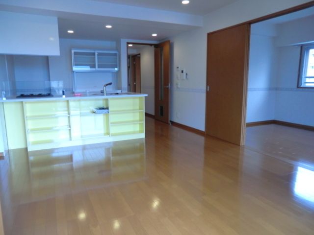 居室・リビング　オールフローリング角部屋２面採光