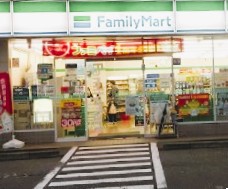 コンビニ　ファミリーマート 柴崎町六丁目店（コンビニ）まで500m
