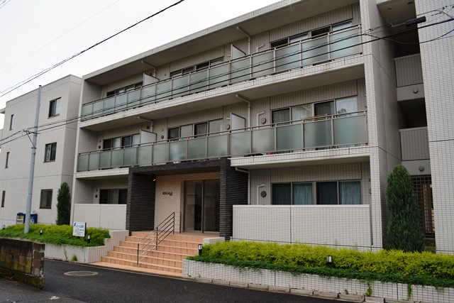 建物外観　分譲仕様！オートロックでパティオがある防犯面に優れます！