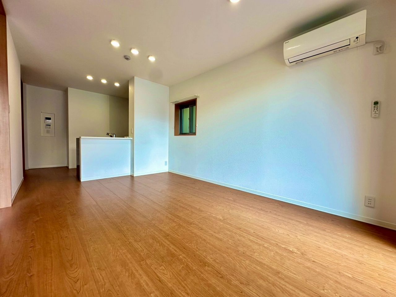 居室・リビング　※同物件の別部屋です。