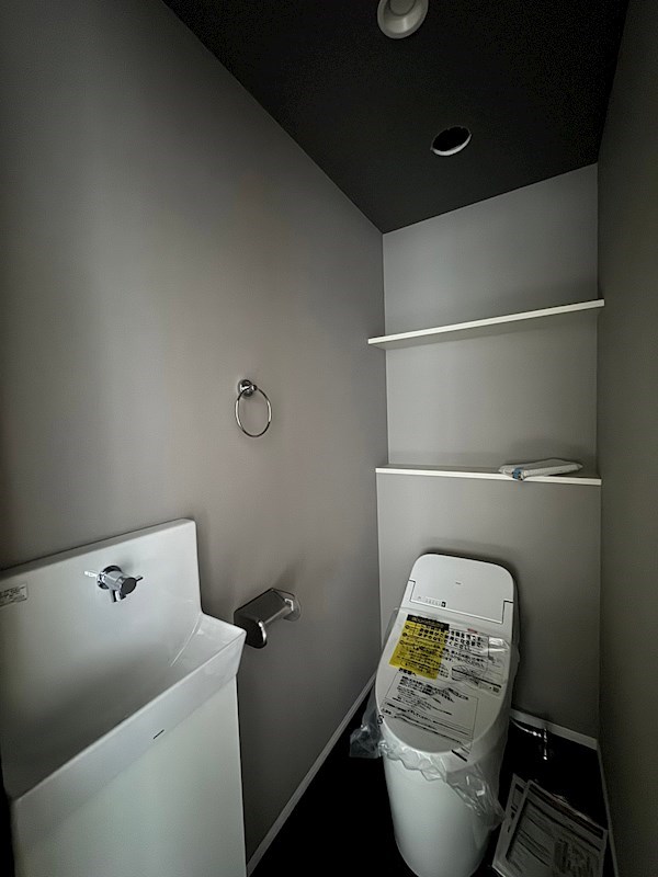 トイレ　※別号室の参考写真になります。