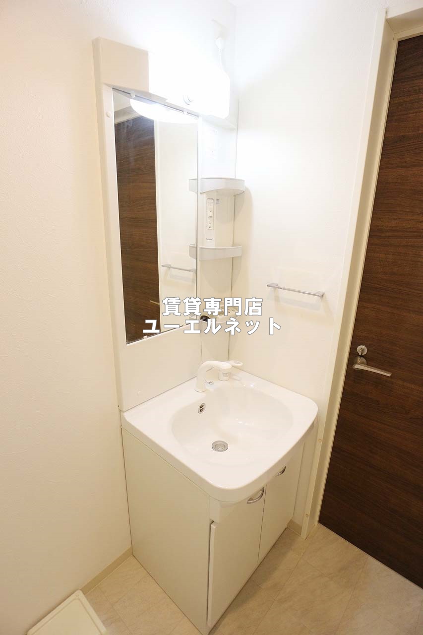 洗面設備　清潔感ある独立洗面台で毎日気持ちよく♪