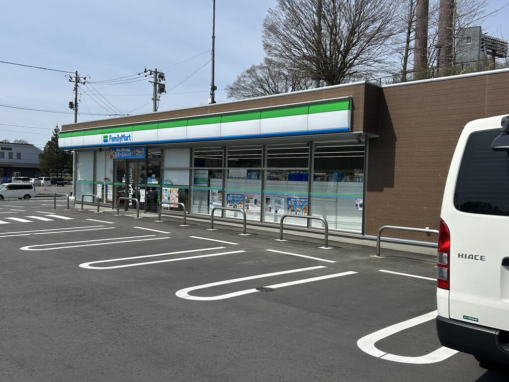 コンビニ　ファミリーマート盛岡三ツ割北店（コンビニ）まで1369m