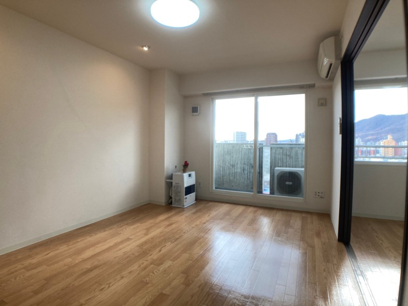 居室・リビング　明るいお部屋は気持ちよく過ごせそうですね。