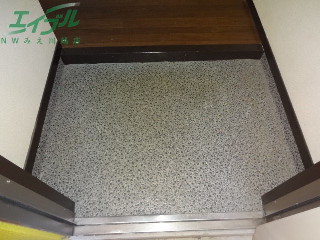 玄関　玄関同型参考写真