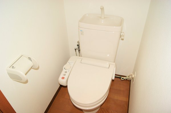 トイレ　ウォシュレット付き