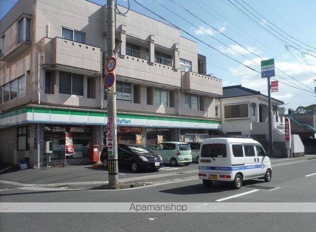 コンビニ　ファミリーマート（コンビニ）まで490m