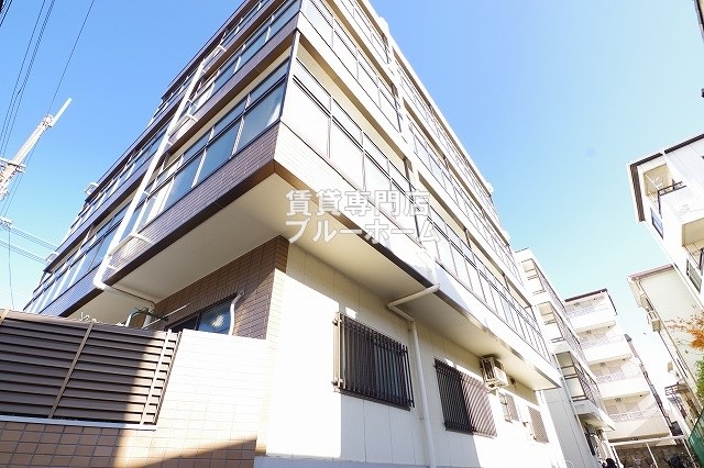 建物外観　鉄骨造4階建ての物件！