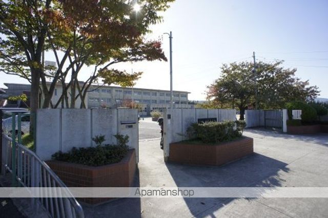 小学校　奈良市立三碓小学校（小学校）まで643m