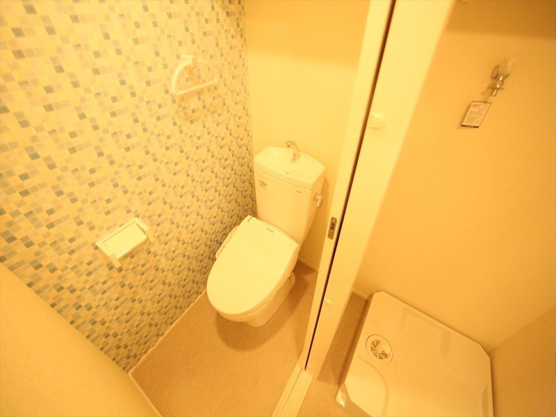 トイレ　温水洗浄暖房便座付トイレ　同仕様写真