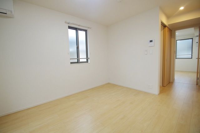 居室・リビング　★窓も大きくて明るいお部屋です★