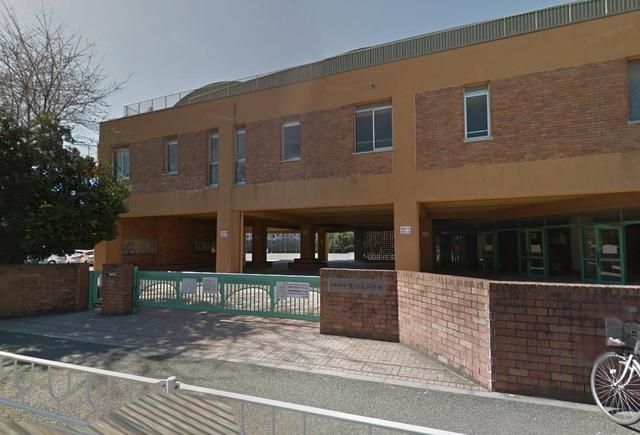 小学校　富士見小学校（小学校）まで909m