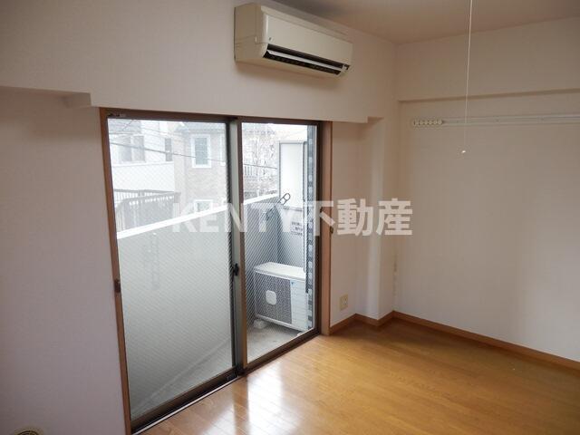 居室・リビング　こちらのリビングで趣味の時間をお楽しみください