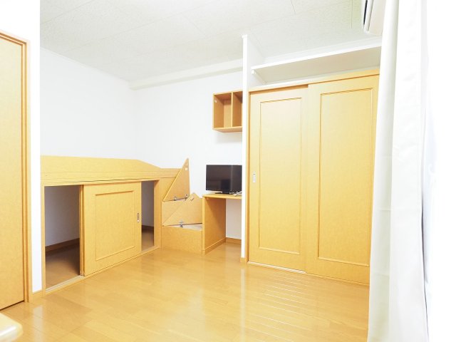 レオパレスライトハウス上田の居間写真