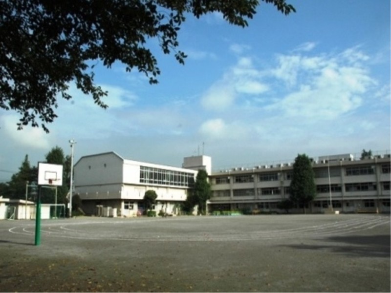 小学校　板橋区立高島第三小学校（小学校）まで923m