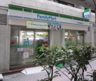 コンビニ　ファミリーマート日本橋箱崎町店（コンビニ）まで200m