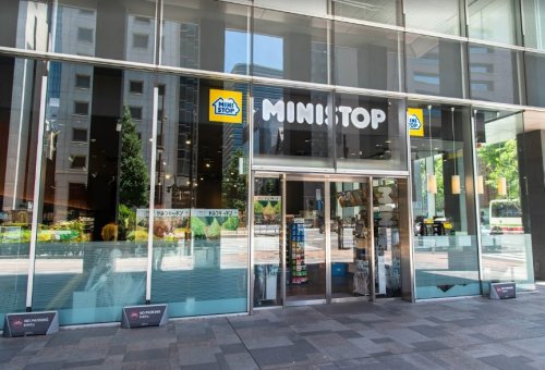 コンビニ　ミニストップ 宝町駅前店（コンビニ）まで181m