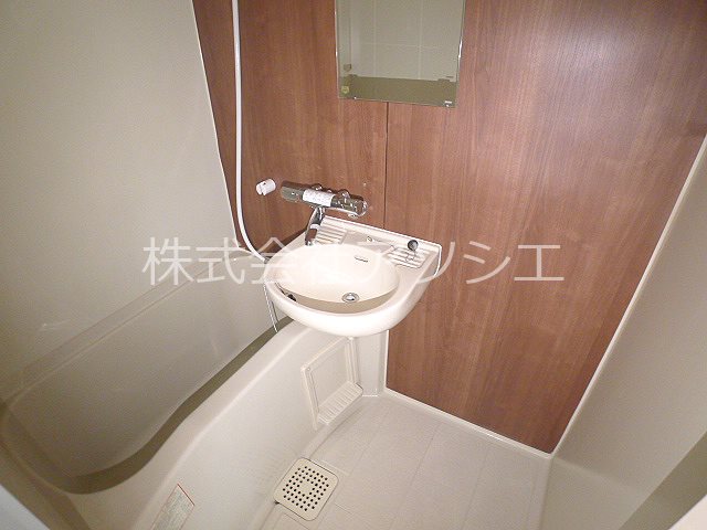 バス・シャワールーム　※写真は同間取り別部屋反転タイプです