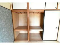 収納　入居前の写真となります。