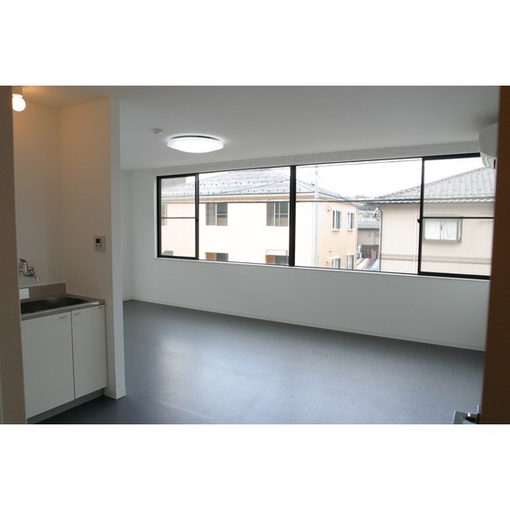 その他　窓の横幅が広いので採光はバッチリです。