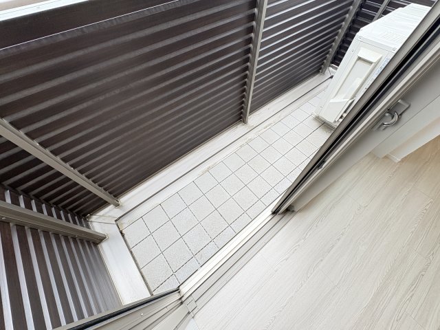 バルコニー　写真は同建物の別部屋を参考に掲載しております。