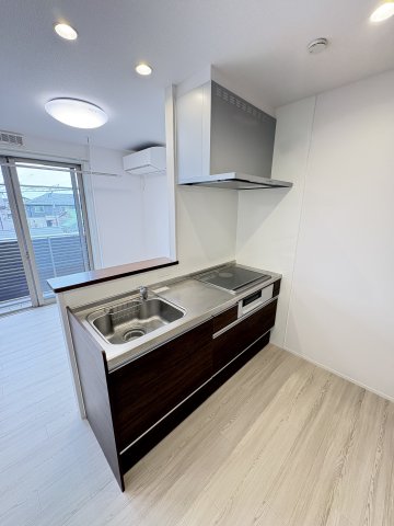 キッチン　写真は同建物の別部屋を参考に掲載しております。