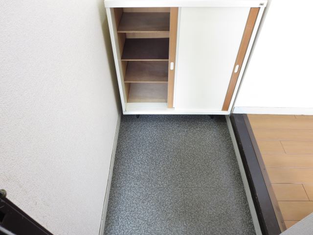玄関　玄関とシューズボックス
