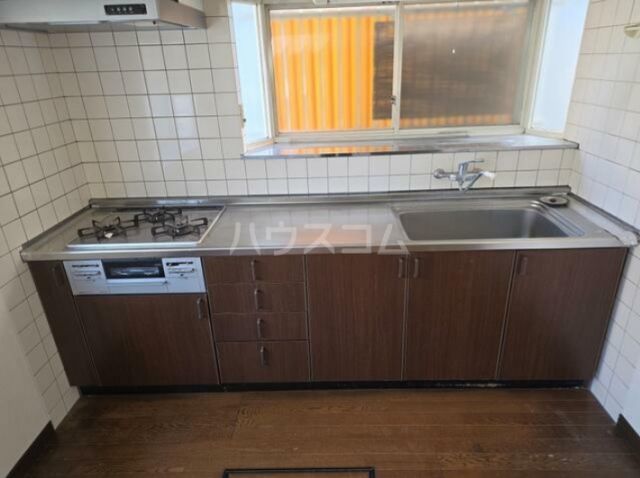 行田市城南貸戸建住宅のキッチン写真