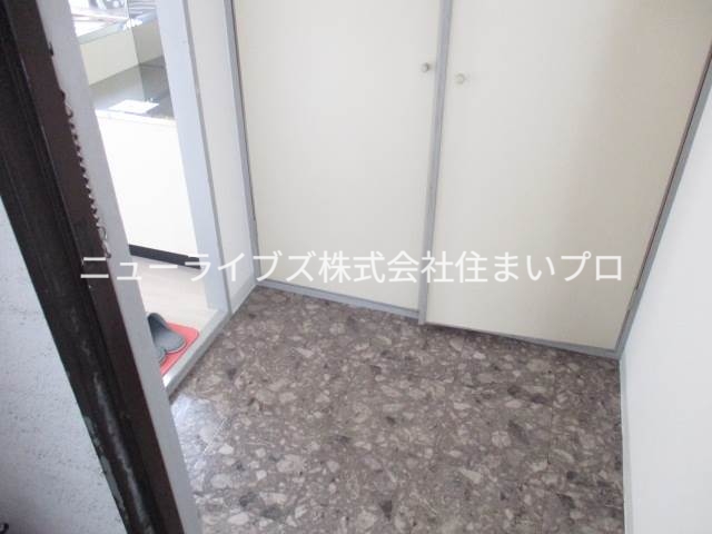 京阪本線 萱島駅 徒歩5分 3階建 築38年の玄関写真