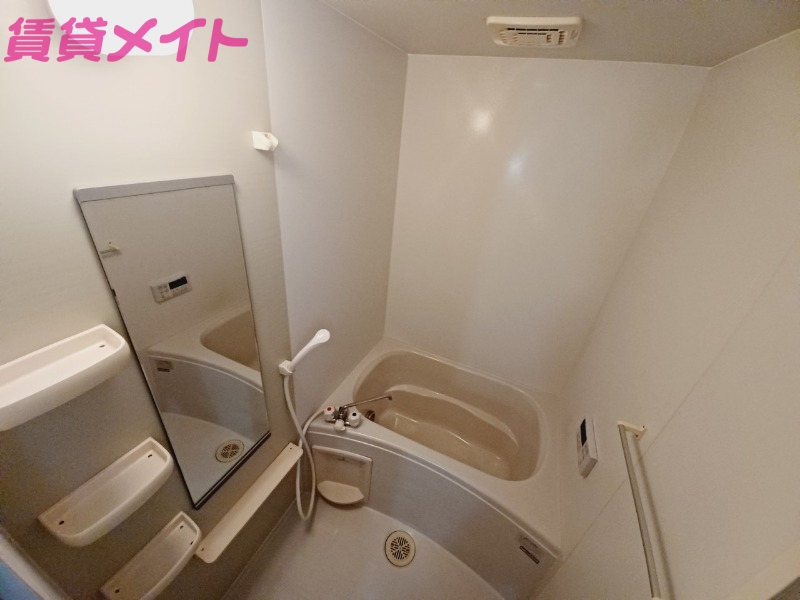 バス・シャワールーム　別部屋反転画像参考
