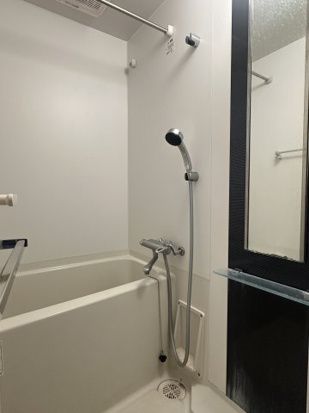 バス・シャワールーム　※別部屋の参考写真です。