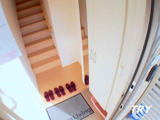玄関　下駄箱収納付き