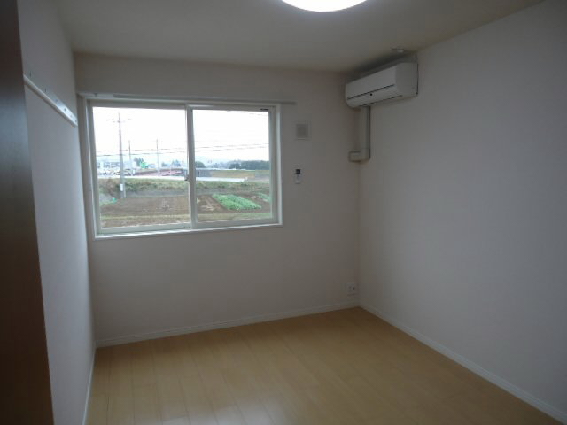 その他部屋・スペース　洋室6.1帖、照明器具、エアコン付き！