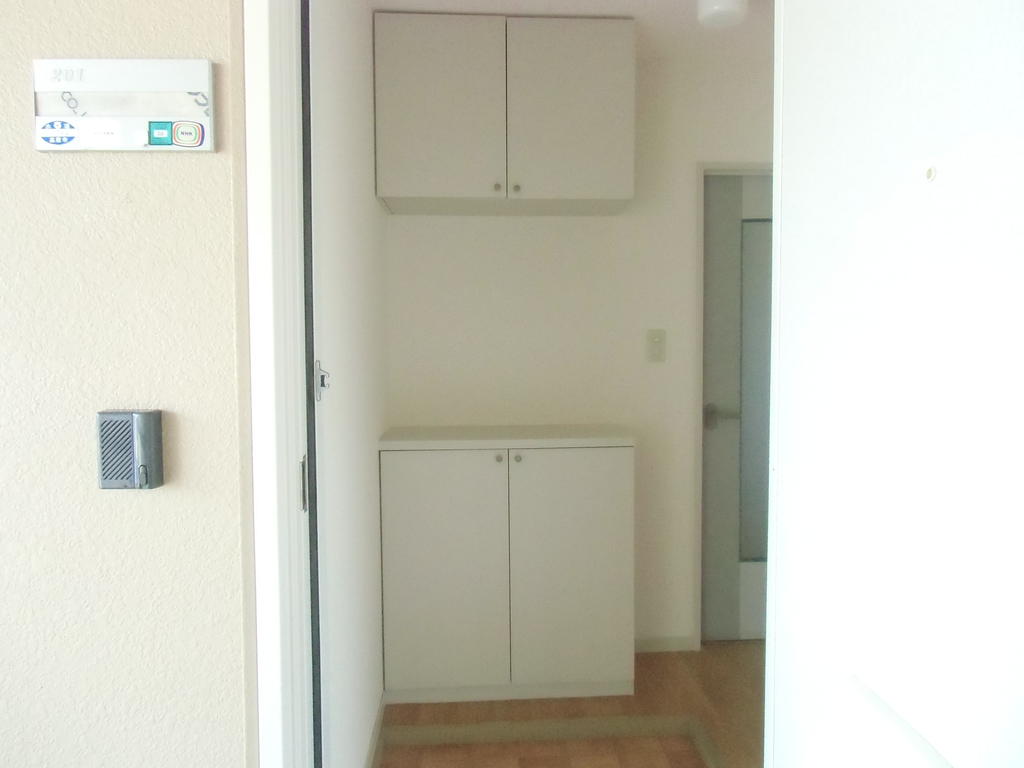 玄関　上下タイプなので、たっぷり収納できます！