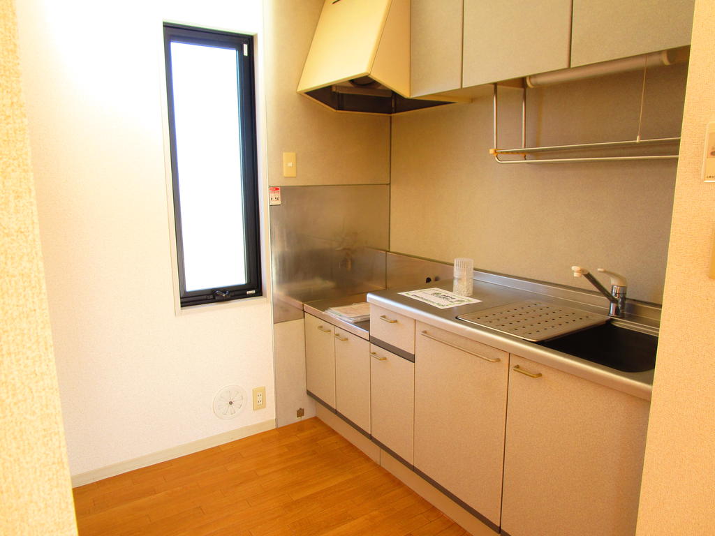 キッチン　使いやすいシングルレバー　小窓あり