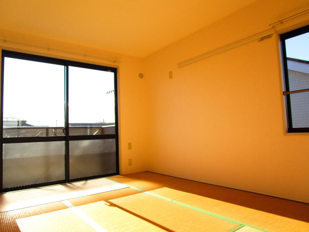 その他部屋・スペース　ＬＤＫ脇和室6帖日当たりもバッチリ♪