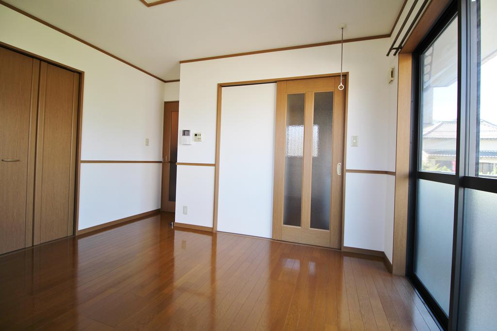 居室・リビング　洋室　（日当良好）