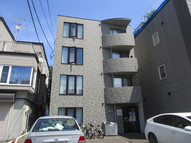 札幌市豊平区豊平二条のマンションの建物外観