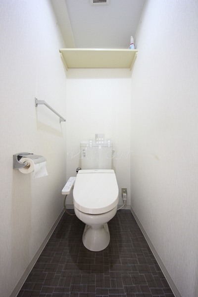 トイレ　室内写真は別タイプのものです