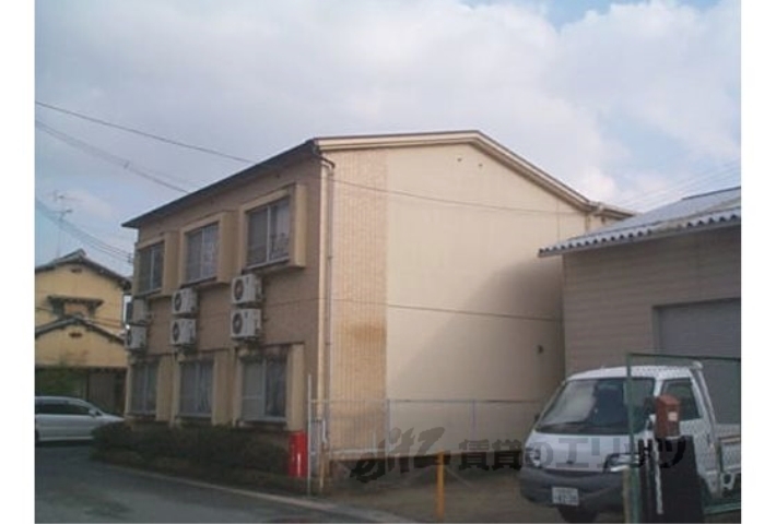 京都市西京区山田御道路町のマンションの建物外観