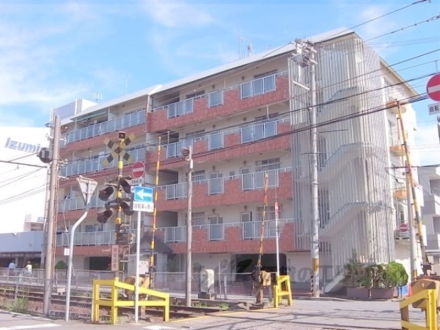 京都市北区北野下白梅町のマンションの建物外観