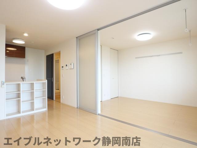 居室・リビング　こちらのリビングで趣味の時間をお楽しみください