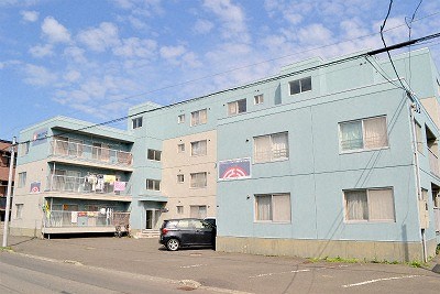 札幌市北区新川二条のマンションの建物外観