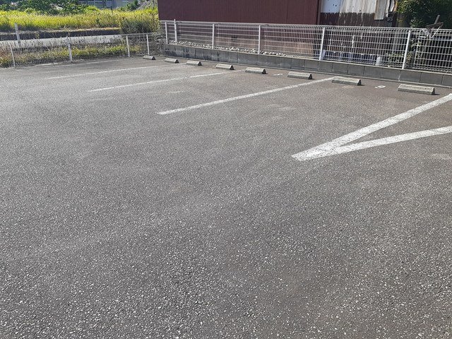【メゾンＪＥＲＲＹの駐車場】